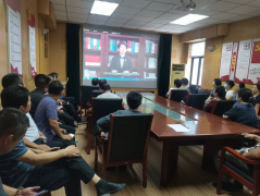 ���������(d��o)��˾�h�T���W(xu��)˼�`��׷�ɭ���񣬈�(ji��n)���h��呟������M(j��n)�������L(f��ng)�� 7��4�����ĳ���ˮ�����̿���˾�M���h�T�������տ� ���`����ѩ���ԭ�ĸ����� �׷�ɭ����һ���}��(ji��)